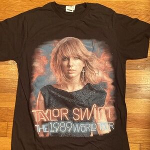 Taylor Swift 1989 Concert Tour Shirt Medium